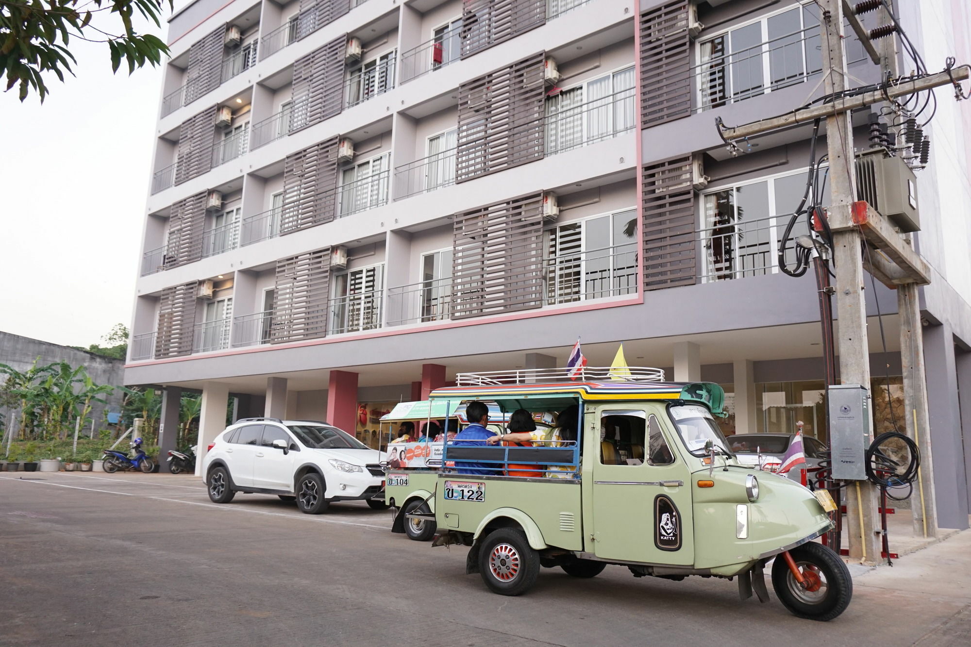 Chompu Nakarin Apartment Trang Exterior photo